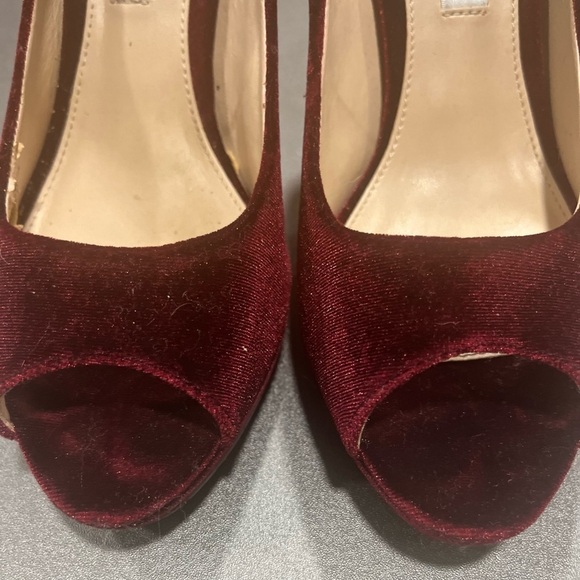 Nina New York Red Maroon Velvet Peep Toe Jeweled High Heel Pump Size 7M Formal - Picture 4 of 13